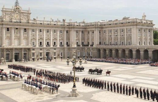 Relèves de la garde du Palais royal