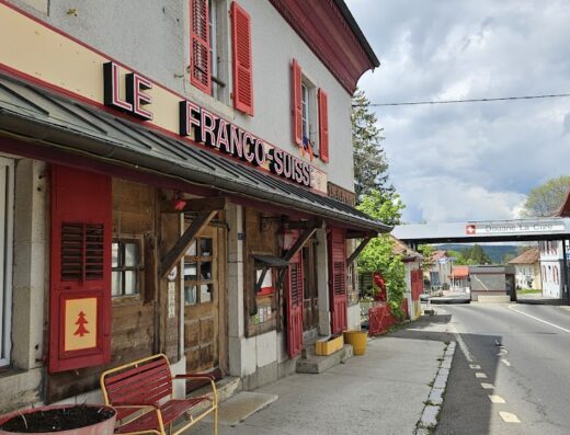 Brasserie et Hotel L&rsquo; Arbezie Franco-Suisse